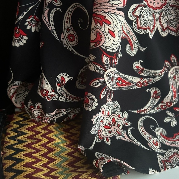 Faith and Joy Black and Red Floral Key Hole Blouse L - Picture 5 of 16